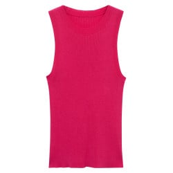 Top fuchsia uni sans manches avec une coupe ajustée et un col rond