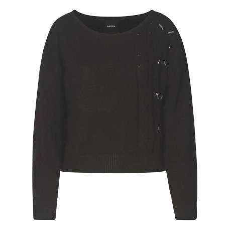 Pull noir uni avec une coupe droite un col rond large et à bijoux sur le flanc