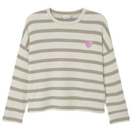 Pull à rayures bicolores avec une coupe large un col rond et un cœur rose brodé