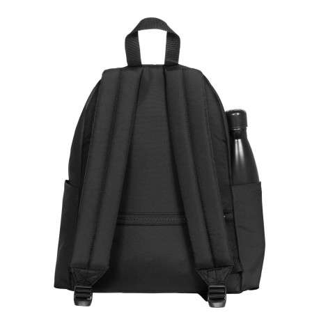 Sac à dos Day Pak'R noir avec patch logotpé à l'avant et multiples rangemments - Image 3