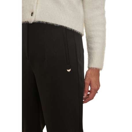 Pantalon Chino noir uni avec une coupe slim et un bijou décoratif - Image 2
