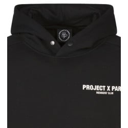 Sweat à capuche noir uni avec un bouton de fermeture et logo iconique 