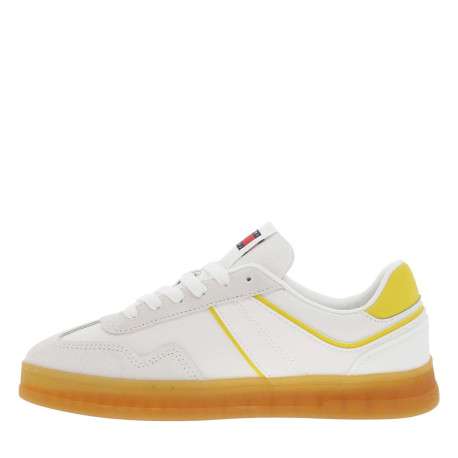 Baskets tennis blanches et jaunes plates avec semelle en gomme et lacets plats