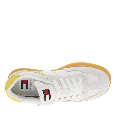 Baskets tennis blanches et jaunes plates avec semelle en gomme et lacets plats - Image 4