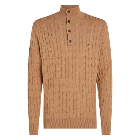 Pull en coton camel uni avec une coupe droite et un col camionneur boutonné