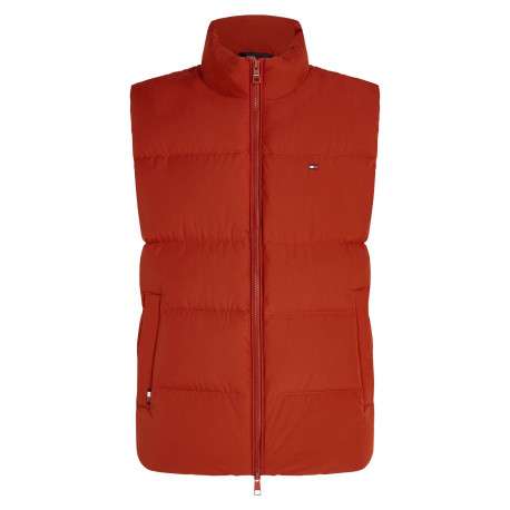Doudoune rouge unie sans-manches avec une coupe droite et un col montant