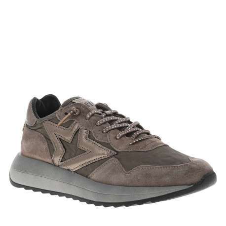 Baskets running en cuir taupe à talon compensé bas avec un motif d'étoile - Image 3