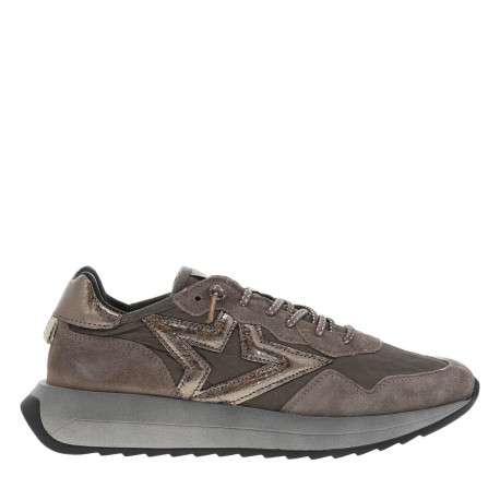 Baskets running en cuir taupe à talon compensé bas avec un motif d'étoile - Image 2