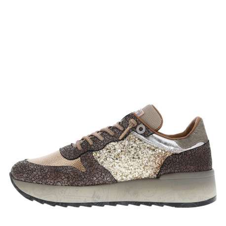Baskets running en cuir platine à talon compensé bas et paillettes dorées