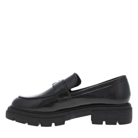 Mocassins noirs à talon décroché bas avec une boucle à ardillon