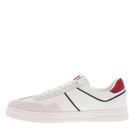 Baskets basses tennis en cuir blanc avec nom iconique sur le côté et lacets plats