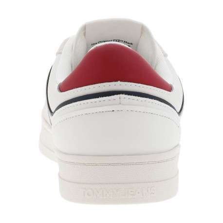 Baskets basses tennis en cuir blanc avec nom iconique sur le côté et lacets plats - Image 6