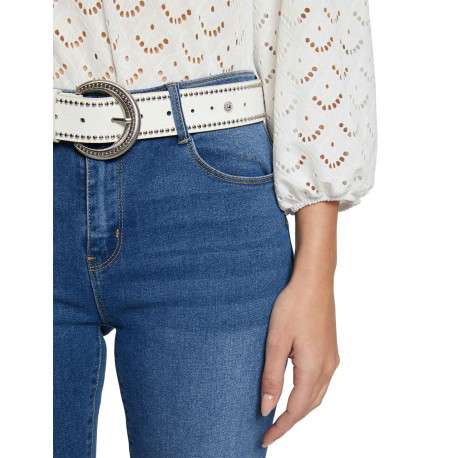Jean en coton mélangé stone uni avec une coupe slim et passants pour ceinture - Image 4