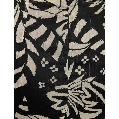 Jupe courte noire et blanche à coupe ajustée avec motif fleuri imprimé - Image 4
