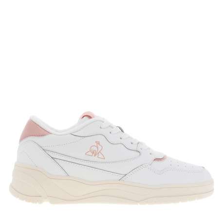 Sneakers multisport blanches et rose pâle à talon plat et à lacets plats blancs - Image 2