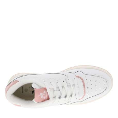 Sneakers multisport blanches et rose pâle à talon plat et à lacets plats blancs - Image 4