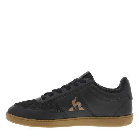 Baskets tennis noires à talon plat et à lacets plats avec logo marron