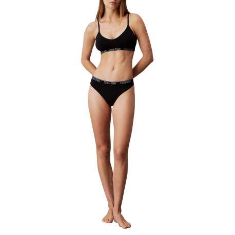 Brassière noire unie avec des coques au niveau de la poitrine et un col v - Image 4
