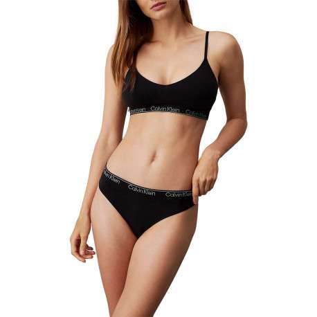 String noir uni avec une ceinture élastiquée et le nom de la marque