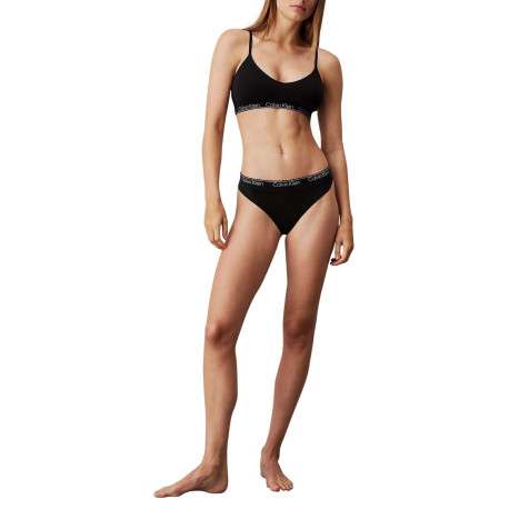 String noir uni avec une ceinture élastiquée et le nom de la marque - Image 4