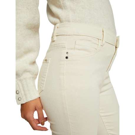 Chino écru uni avec une coupe slim et des passants au niveau de la taille - Image 6