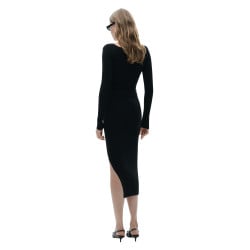 Robe longue noire cintrée en maille côtelée, manches longues et col bateau