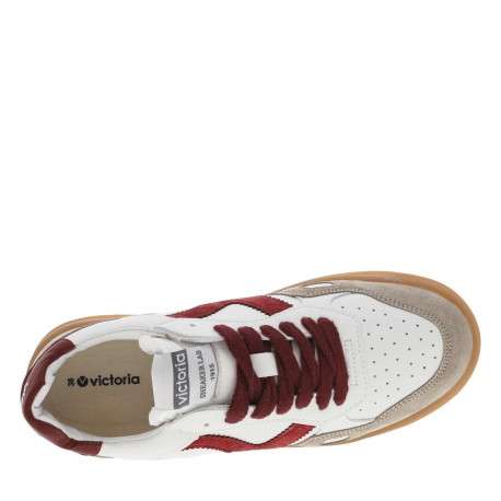 Baskets tennis blanches et bordeaux à semelle marron avec lacets plats - Image 5