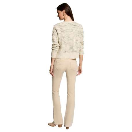 Pull écru uni avec une coupe droite à col rond et des manches longues - Image 3