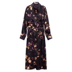 Robe longue noire fleurie cintrée à col français et à manches longues et poches