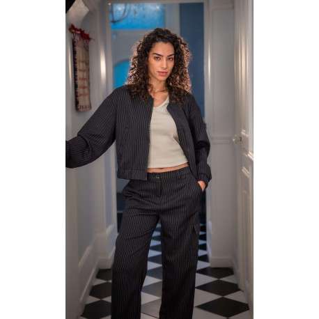Blouson Bomber noir à coupe droite avec rayures blanches et 2 poches raglan - Image 8