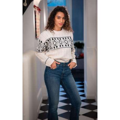 Pull blanc uni avec une coupe droite à col rond et des manches longues - Image 4