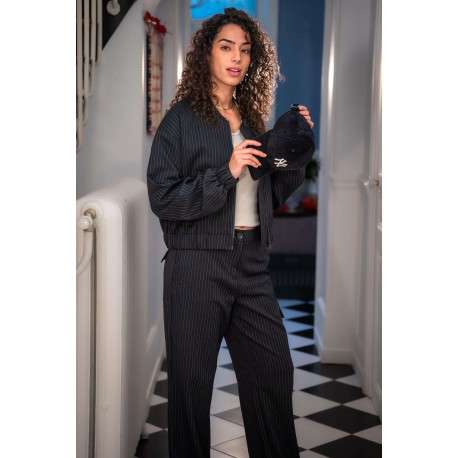 Pantalon cargo noir à coupe droite avec 2 poches et fines rayures blanches - Image 2