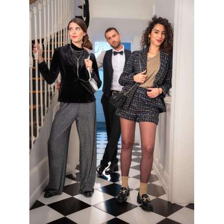 Pantalon noir uni aspect simili cuir avec une coupe droite et des poches - Image 6