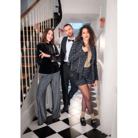 Pantalon noir uni aspect simili cuir avec une coupe droite et des poches - Image 9