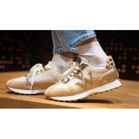 Baskets basses running beige avec des lacets plats et patchwork