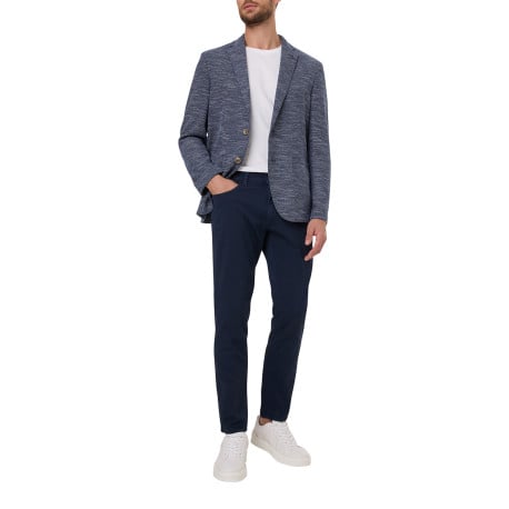 Pantalon en coton marine uni avec une coupe tapered et un patch de la marque  - Image 9