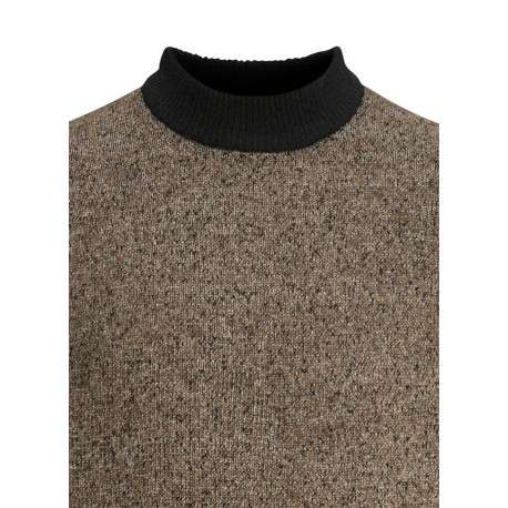 Pull en laine mélangée camel moucheté avec une coupe droite et un col montant - Image 2