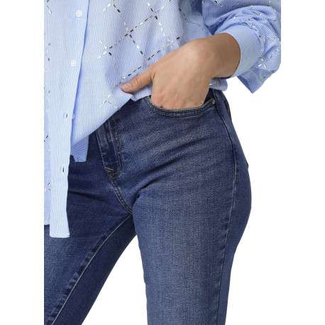 Jean en coton bleu légèrement délavé avec une coupe slim et une taille-haute - Image 3