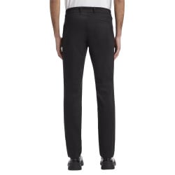 Chino en coton noir uni avec une coupe slim et un aspect satiné