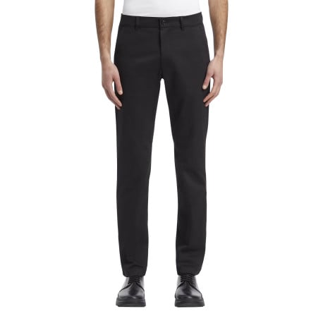 Chino en coton noir uni avec une coupe slim et un aspect satiné - Image 9
