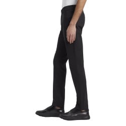 Chino en coton noir uni avec une coupe slim et un aspect satiné