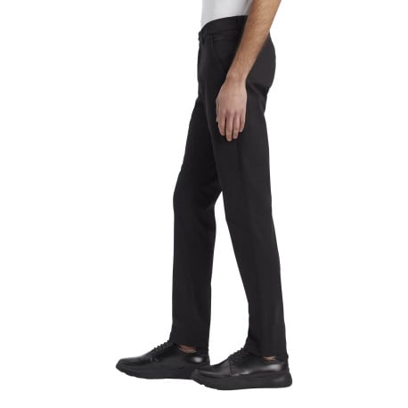 Chino en coton noir uni avec une coupe slim et un aspect satiné - Image 10