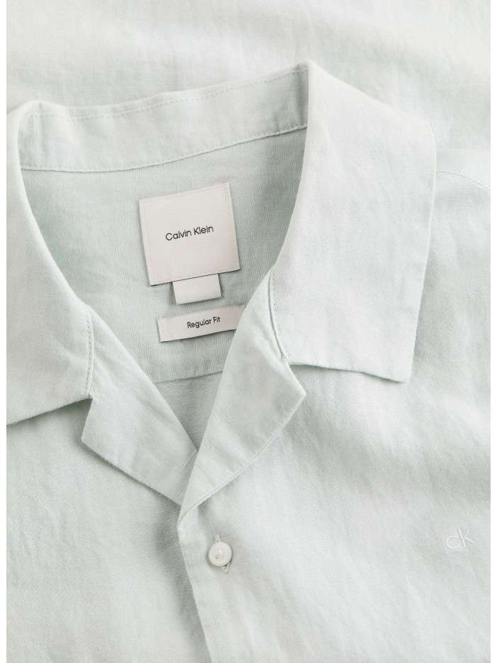 Chemise aspect lin STHUGE, manches courtes et col cubain - jusqu'au 8 Chemise aspect lin STHUGE, manches courtes et col cubain - jusqu'au 8