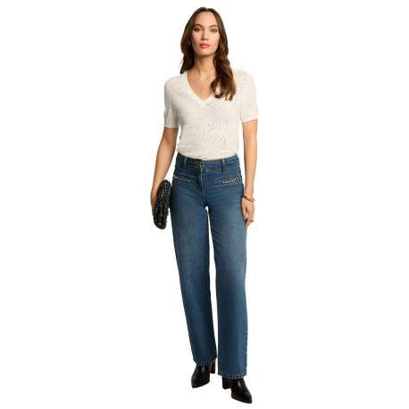 Pull blanc uni à coupe ajustée, col v et à manches courtes et motifs végétaux - Image 4