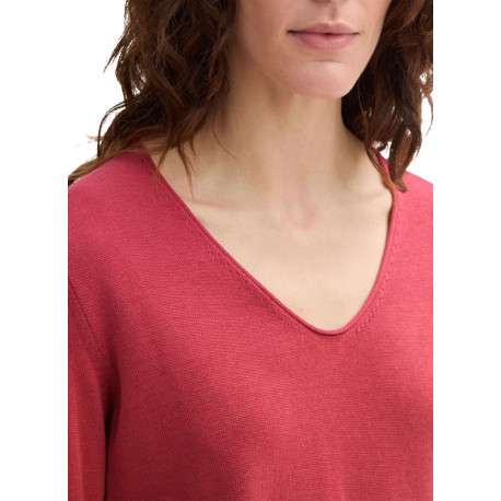Pull rouge en maille fine uni avec une coupe près du corps et un col v arrondi - Image 3