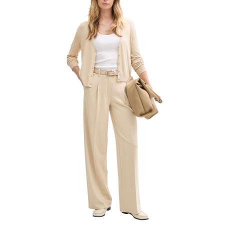 Cardigan beige uni léger avec un col v et des boutons à l'avant - Image 5