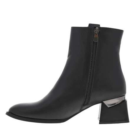 Boots en cuir noires à talon moyen, à zip et avec décors en acier