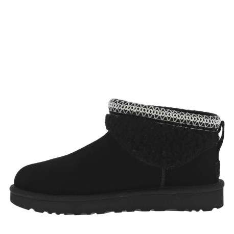 Boots en cuir noires à talon plat avec col brodé, sherpa et intérieur fourré
