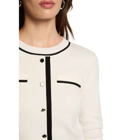 Pull écru bicolore à coupe droite, col rond et à manches courtes et boutons - Image 3