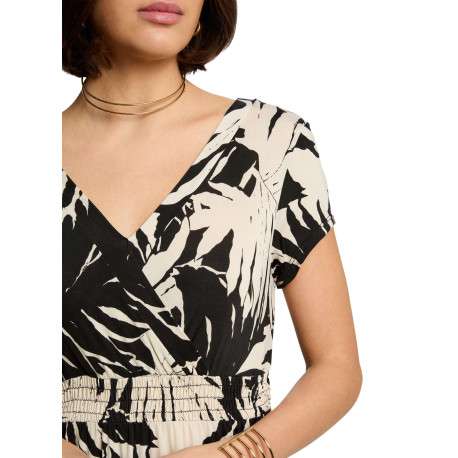 Robe longue beige à imprimé tropical noir cintrée à col v et à manches courtes - Image 3